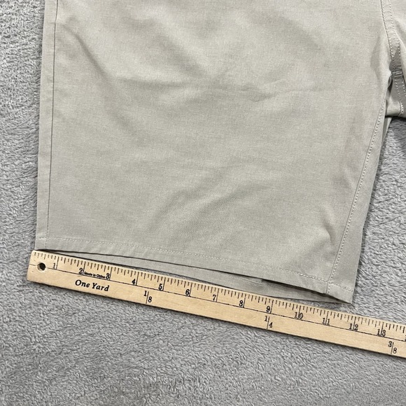 Vuori Aim Shorts Mens 38 Beige V368 Chino Golf Stretch Lightweight Performance - Picture 4 of 14